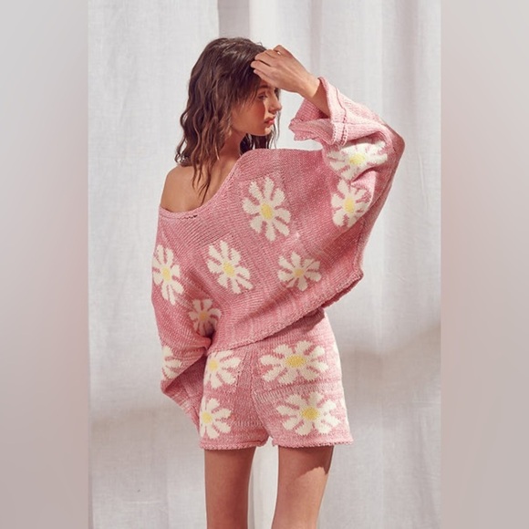 SOLD Storia Ditsy Daisy Sweater - Picture 2 of 10